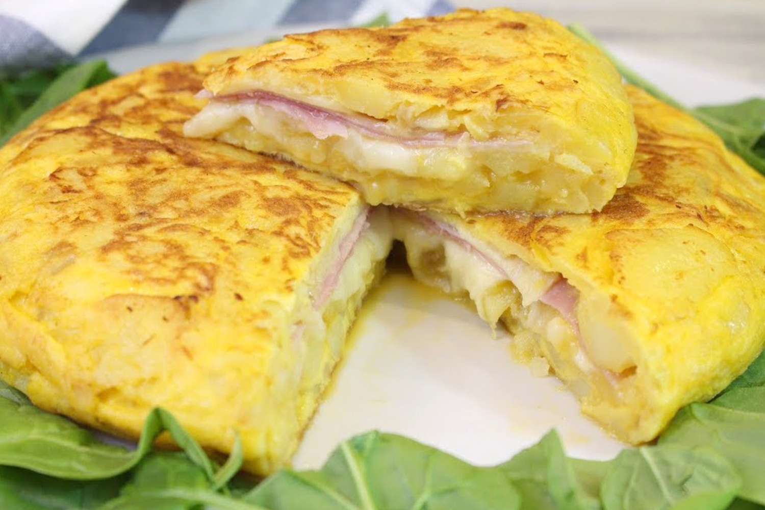 TORTILLA DE JAMÓN Y QUESO