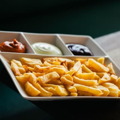 PATATAS NATURALES 3 SALSAS, RACIÓN GRANDE